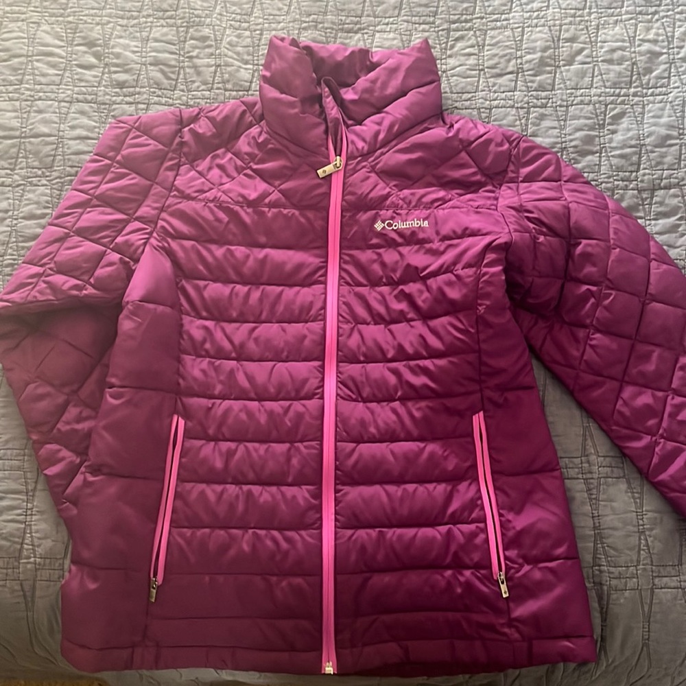 Purple puffer Columbia jacket, girls Medium